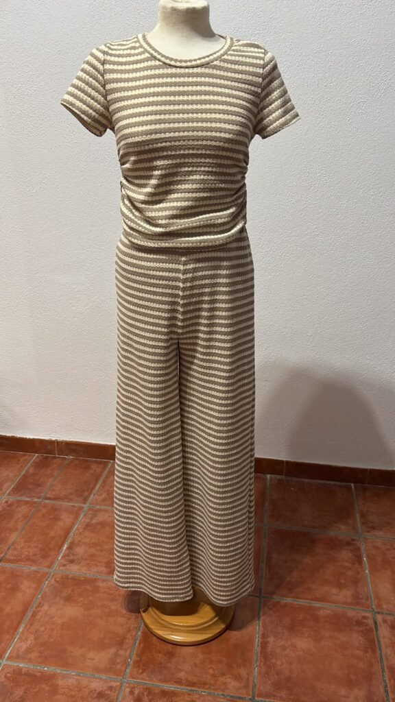 Conjunto calado rayas beige