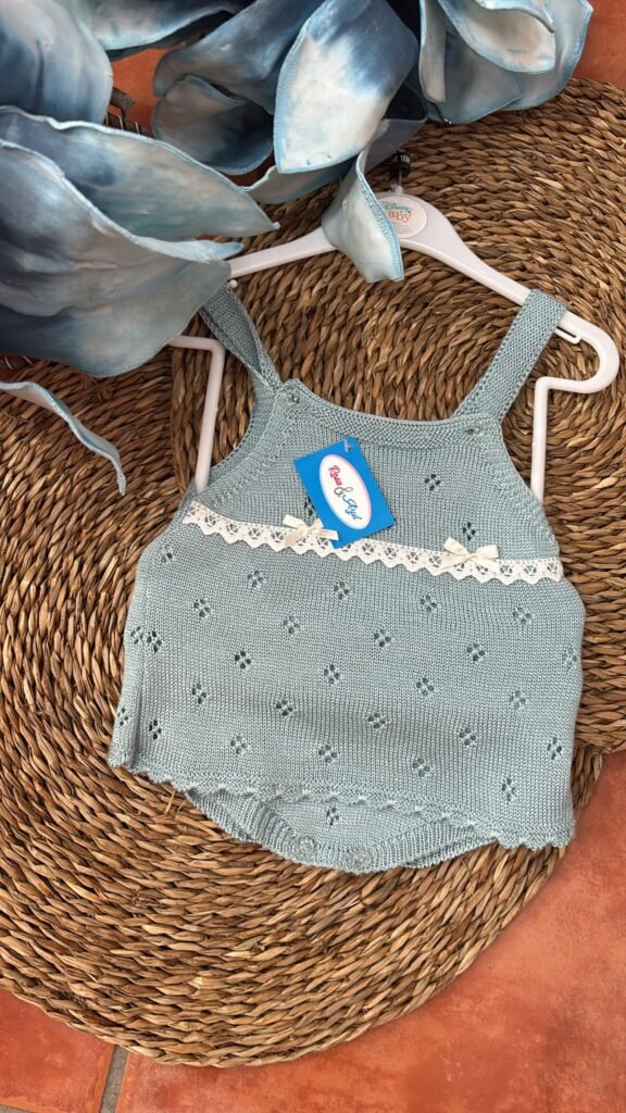 Vestido azul con bordado