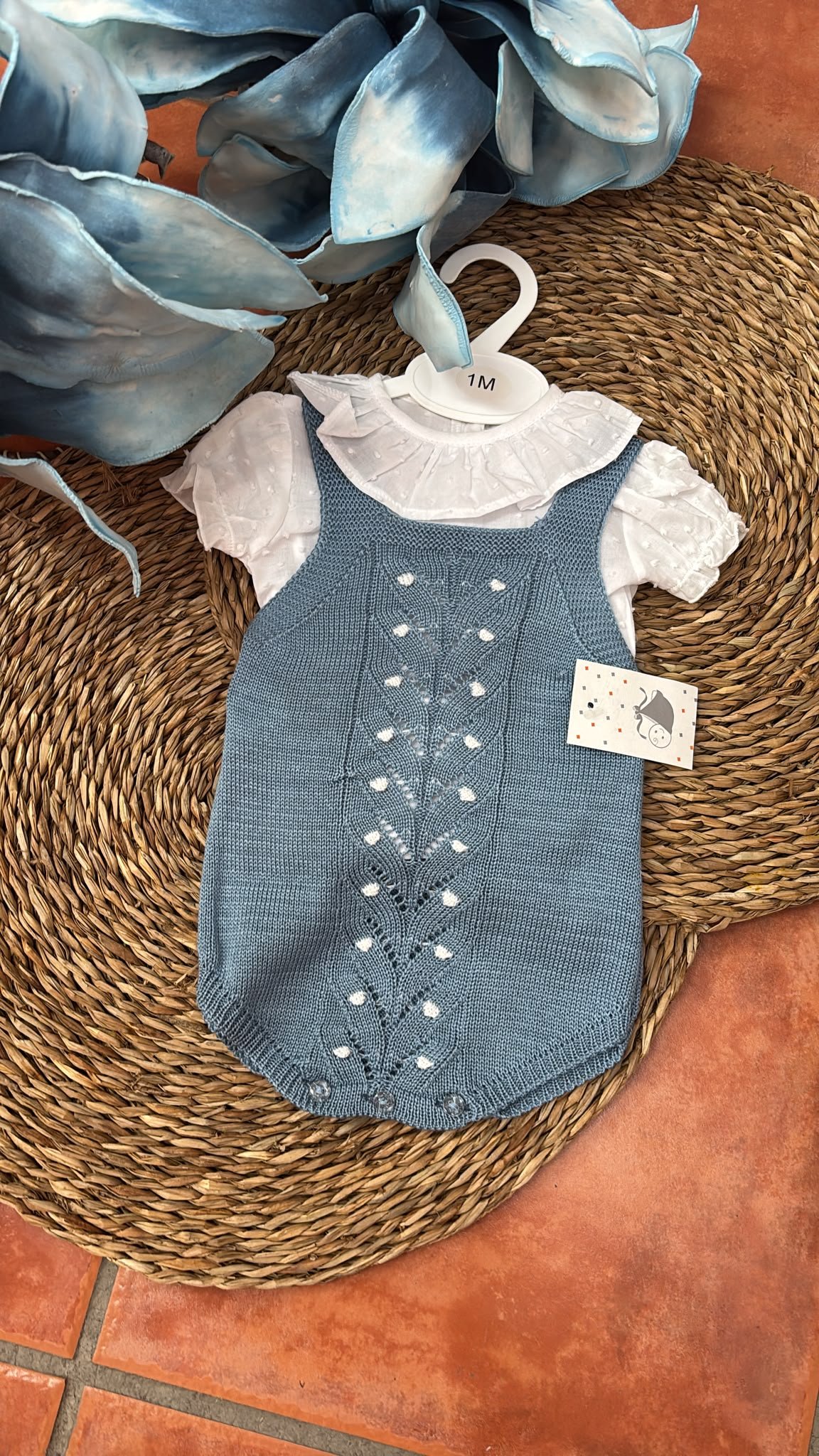 Conjunto Peto y Camisa Volantes
