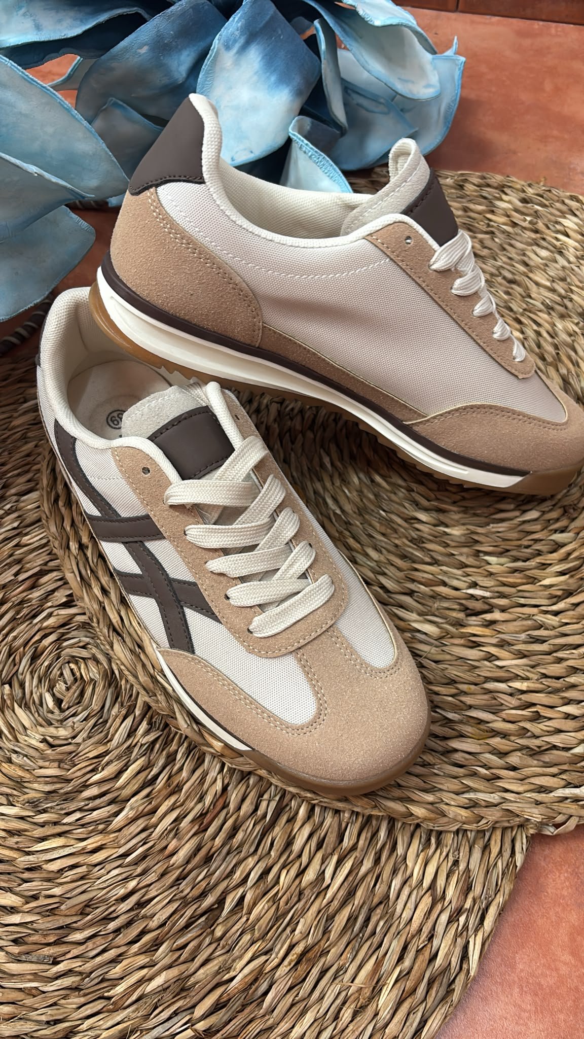 Deportivas Unisex color Camel, beige y marrón